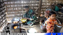 Caption: prajurit Satgas TMMD Kodim 0828 Sampang tampak membantu warga memasak didapur warga Desa Pasarenan, (dok. regamedianews). 