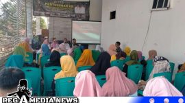 Caption: Tim Dinkes dan Satgas TMMD Sampang saat sosialisasi program KB, (dok. regamedianews). 