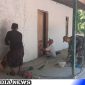 Caption: Satgas TMMD Kodim 0828 Sampang bersama warga kebut finishing rutilahu, (dok. regamedianews). 