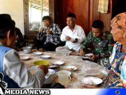 Satgas TMMD Sampang Makan Bersama Warga Ciptakan Keharmonisan