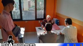 Caption: penyidik Satreskrim Polres Sampang saat melimpahkan berkas perkara P21 dua tersangka curas ke Kejaksaan, (dok. regamedianews). 