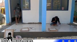 Caption: pengerjaan finishing ruang guru sasaran program TMMD Sampang hampir rampung, (dok. regamedianews). 