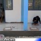 Caption: pengerjaan finishing ruang guru sasaran program TMMD Sampang hampir rampung, (dok. regamedianews). 