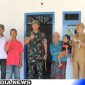 Caption: Danrem 084 Bhaskara Jaya, didampingi Dandim Sampang, Camat Kedungdung, Kades Pasarenan saat meninjau hasil renovasi rutilahu program TMMD ke-117, (dok. regamedianews). 