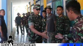 Caption: Danrem 084 Bhaskara Jaya Brigjen TNI Terry Tresna Purnama saat berjabat tangan dengan personel Satgas TMMD Sampang, (dok. regamedianews). 