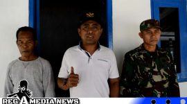Caption: Kades Pasarenan bersama pemilik rutilahu dan Satgas TMMD Kodim 0828 Sampang, (dok. regamedianews). 