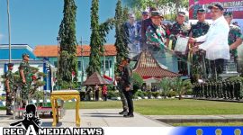 Caption: Komandan Guskamla Koarmada II saat pimpin upacara penutupan TMMD Ke-117, di Pendopo Trunojoyo Bupati Sampang, (dok. regamedianews). 