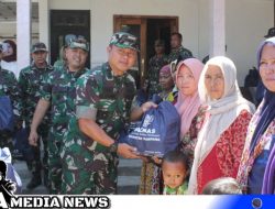 Penutupan TMMD Ke-117, TNI & Forkopimda Sampang Berikan Bansos