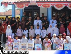 Ruang Guru Dibangun TMMD, Murid SDN Pasarenan 2 Dihadiahi Alat Sekolah