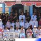 Caption: pose bersama Formopimda Sampang bersama para guru dan murid SDN Pasarenan 2, usai penutupan program TMMD ke-117,  (dok. regamedianews). 