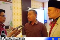 Caption: Kepala Departemen Gadai Area Pamekasan H.Purwanto, saat diwawancara awak media, usai seminar pembiayaan haji, (dok. regamedianews). 