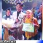 Caption: Putra Zedana pose bersama dengan ketua Icha Lovers Peduli (ILP) Kabupaten Sampang, (dok. regamedianews). 