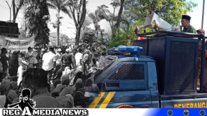 Pemkab Sampang Pending Relokasi Pedagang Pasar Srimangunan