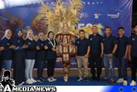 Caption: pose bersama Ketua TP PKK Kabupaten Sampang (Hj. Mimin Slamet Junaidi), saat event Tambelangan Fashion Carnival (TFC) 4. 