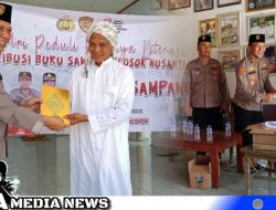 Polres Sampang Bagikan Puluhan Al-Quran Ke Pesantren