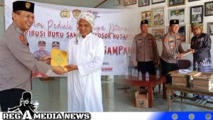 Polres Sampang Bagikan Puluhan Al-Quran Ke Pesantren