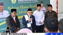 Caption: Wapres kiai Makruf didampingi Wakil Gubernur Jatim  Emil Elistianto dan pengasuh Ponpes Al Anwar Modung, KH.Muchlis Muhsin, (dok. regamedianews).
