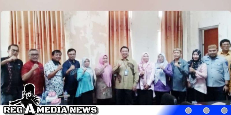 Caption: Foto Bersama Peserta Rakor Penguatan Rencana Pengembangan KEK Gopandang, di Ruang Kepala Bappeda Kabupaten Gorut, Kamis (24/08/2023). Foto Dok. Mohamad Yusrianto Panu