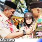 Caption: Penyematan Tanda Peserta Penerimaan Tamu Ambalan Humalanggi dan Bulaidaa, Gugus Depan 305-306 Pangkalan SMA Negeri 1 Gorontalo Utara Tahun 2023, oleh Sekertaris Wakil Ketua Bina Muda Kwartir Daerah Gerakan Pramuka Provinsi Gorontalo, Rudi Daenunu, SE., M.Si., (Foto Istimewah). 