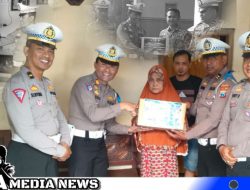 Polantas Polres Sampang Peduli, Berikan Bansos Keluarga Polri