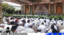 Caption: para alumni padati lokasi acara haul akbar di Ponpes Al-Ihsan Jrangoan, (dok. regamedianews). 