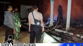 Caption: petugas damkar bersama TNI-Polri saat berada di lokasi kebakaran, (dok. regamedianews). 