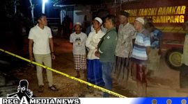 Caption: di lokasi kejadian kebakaran tampak terpasang garis polisi, (dok. regamedianews). 