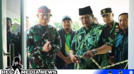 Caption: Plt Bupati Bangkalan Drs.Mohni saat meresmikan gedung layanan SLRT dan sistem pengaduan publik di kantor Dinas Sosial, (dok. regamedianews). 