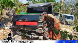Caption: kondisi pick up tampak ringsek dan berada di area kuburan, dipinggir jalan raya Sogian, (dok. regamedianews). 