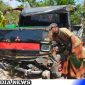Caption: kondisi pick up tampak ringsek dan berada di area kuburan, dipinggir jalan raya Sogian, (dok. regamedianews). 