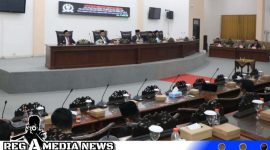Caption: berlangsungnya rapat paripurna DPRD Sampang, di Gedung Graha Paripurna, (dok. regamedianews). 