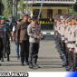 Caption: Kapolres Sampang cek kesiapan personel Operasi Mantap Brata, (dok. regamedianews). 