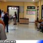 Caption: situasi di ruang tunggu Pengadilan Negeri Sampang, sebelum dimulainya sidang oknum Sekdes Daleman, (dok. regamedianews). 