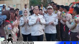 Caption: Bupati Gorontalo Utara Thariq Modanggu, saat kunjungi peserta pertikawan, (dok. regamedianews). 