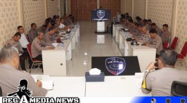 Caption: Kapolres Sampang saat pimpin rapat anev Kamtibmas, (dok. regamedianews). 