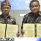 Caption: Penandatanganan Nota Kesepahaman diteken langsung oleh Rektor UTM Dr. Safi' dan Kepala BPJS Ketenagakerjaan Madura, Indriyatno. (Dok. Humas).