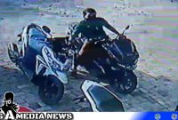 Caption: screenshot video rekaman cctv aksi pencurian Hp didepan toko Basmalah Kedungdung, (dok. regamedianews). 