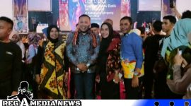Caption: Bupati Sampang pose bersama ketua Icha Lovers Peduli dan owner Leby Management, (dok. regamedianews). 