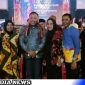 Caption: Bupati Sampang pose bersama ketua Icha Lovers Peduli dan owner Leby Management, (dok. regamedianews). 