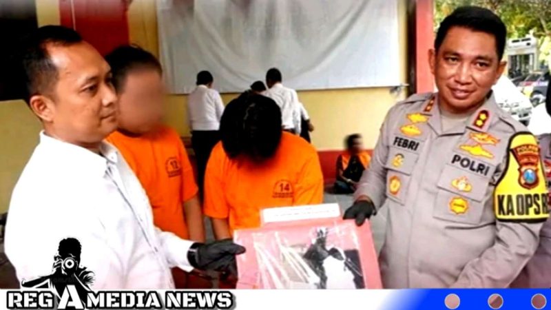Caption: Kapolres Bangkalan tunjukkan dua tersangka narkoba dan barang bukti, (dok. regamedianews). 