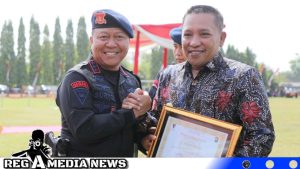 Hibahkan Lahan Untuk Pembangunan Mako Brimob, Bupati Sampang Kembali Dapat Penghargaan
