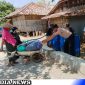 Caption: Eks Brimob Nusantara Polres Sampang salurkan bantuan air bersih kepada warga Patarongan Torjun, (dok. regamedianews). 