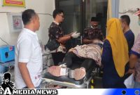 Caption: jenazah korban saat dilakukan pemeriksaan di Puskesmas Torjun, (dok. regamedianews). 