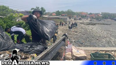 BEM UTM Bersihkan Sampah di Pelabuhan Timur Kamal