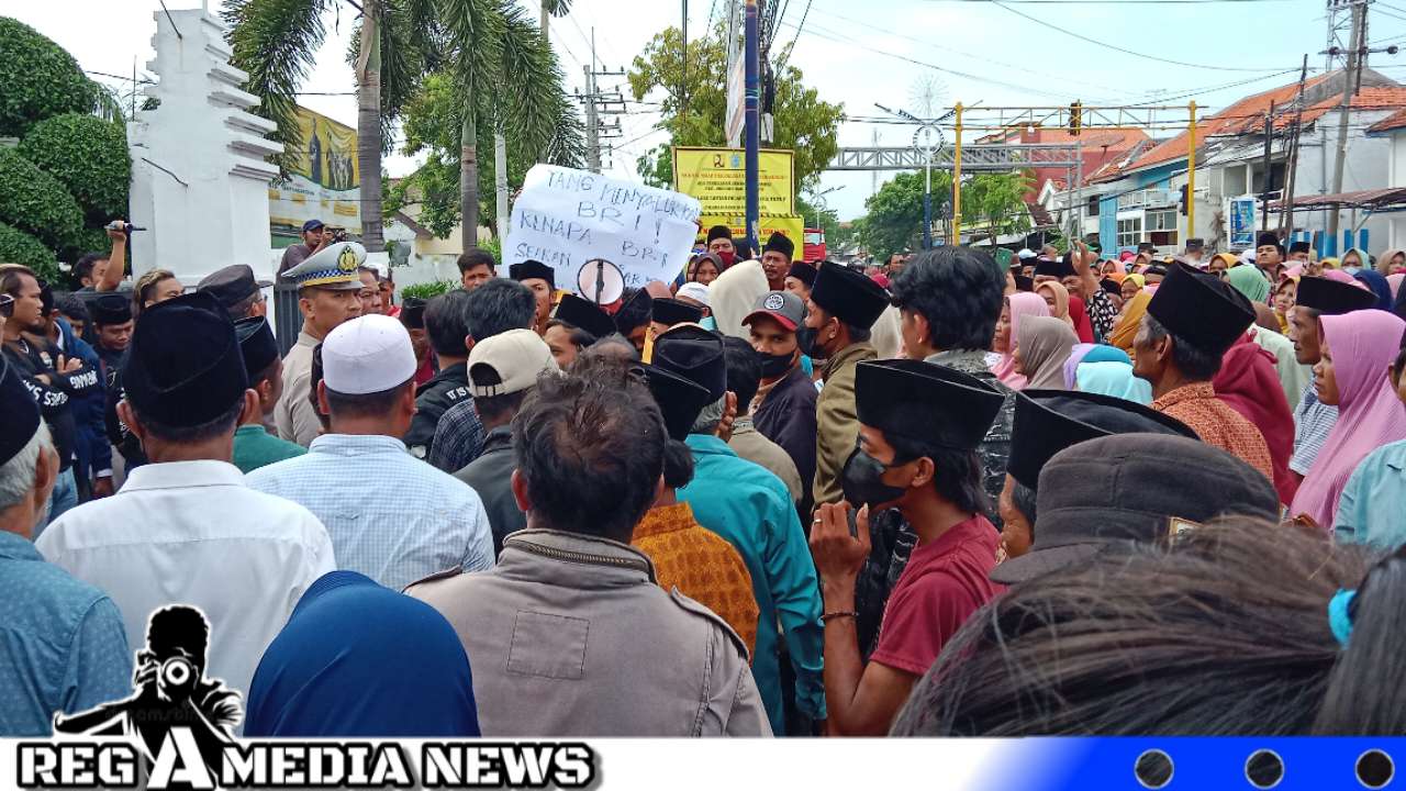 Massa Geruduk Kejari Sampang, Nilai Kasus BLT DD Gunung Rancak Sarat Politik