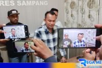 Caption: Kasat Reskrim Polres Sampang didampingi Kanit dan Penyidik Unit PPA, saat diwawancara awak media, (dok. regamedianews). 
