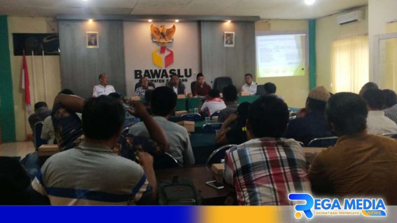 Caption: berlangsungnya rakor Bawaslu Sampang bersama insan pers, (dok. regamedianews). 