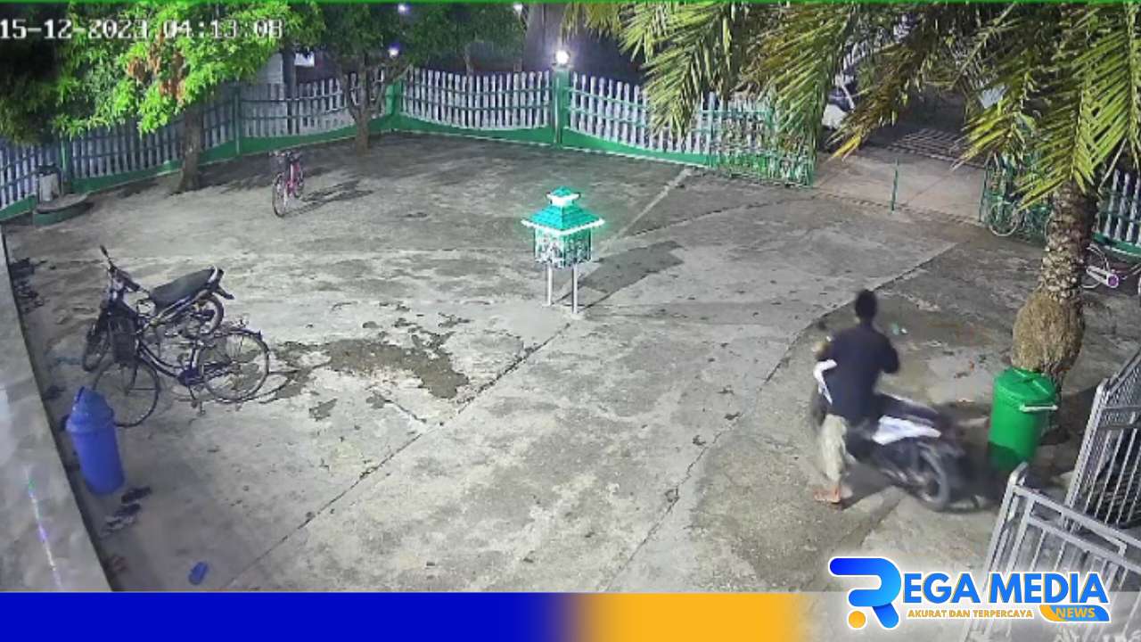 Aksi Curanmor di Masjid Kamoning Terekam CCTV