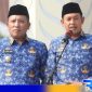 Caption: Bupati didampingi Wabup Sampang saat menyampaikan sambutannya dalam apel HUT Korpri ke-52, (dok. Prokopim Pemkab Sampang). 