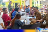 Caption: para pemilik tempat hiburan malam saat diberikan pembinaan dan menandatangani surat pernyataan, (dok. regamedianews). 